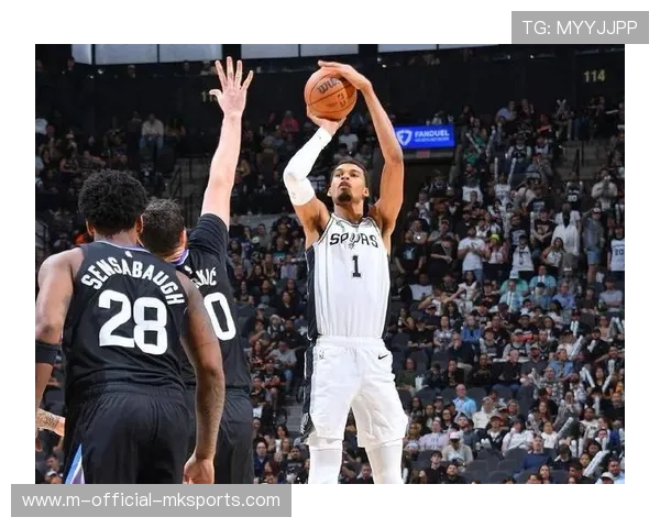 马刺攻防数据均进入联盟前八 年轻球队展现战术纪律性